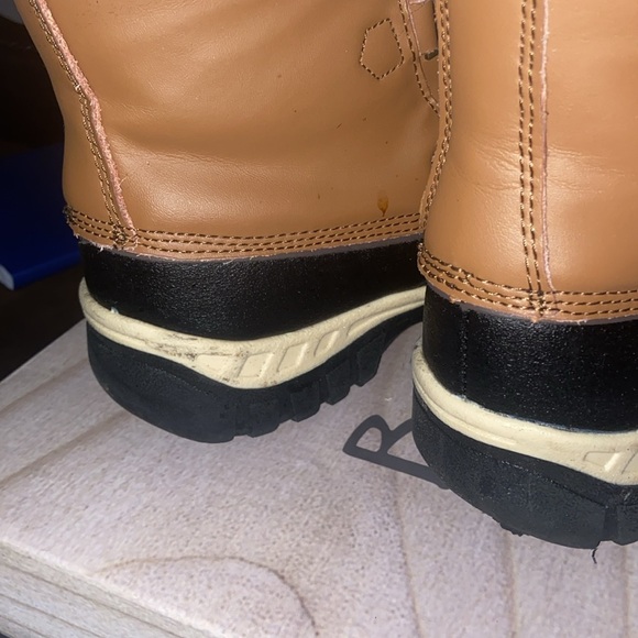 Kids Youth Tan Bearpaw boot.. - Picture 4 of 5